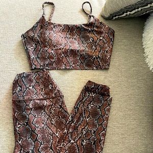 Super cute Snakeskin Carbon 38 set!